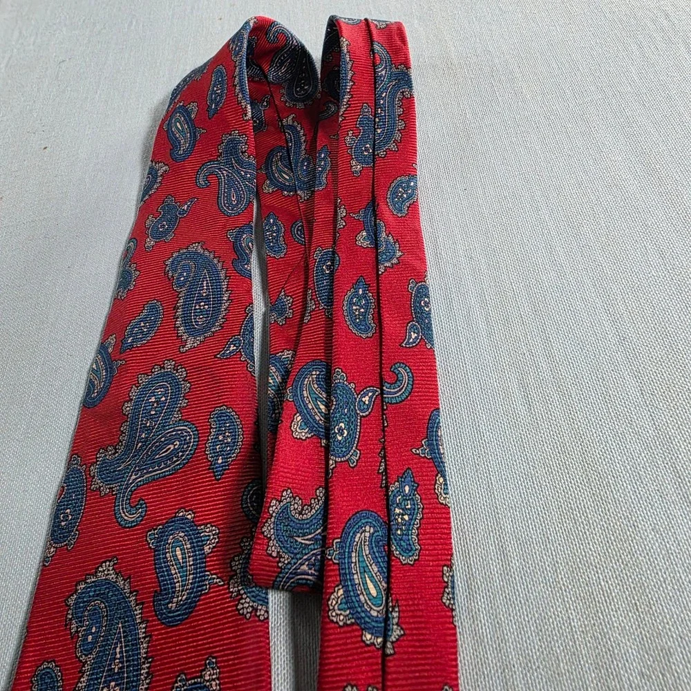 Johnny Carson Mens Red Paisley Silk Tie Vintage Red Blue Formal Necktie